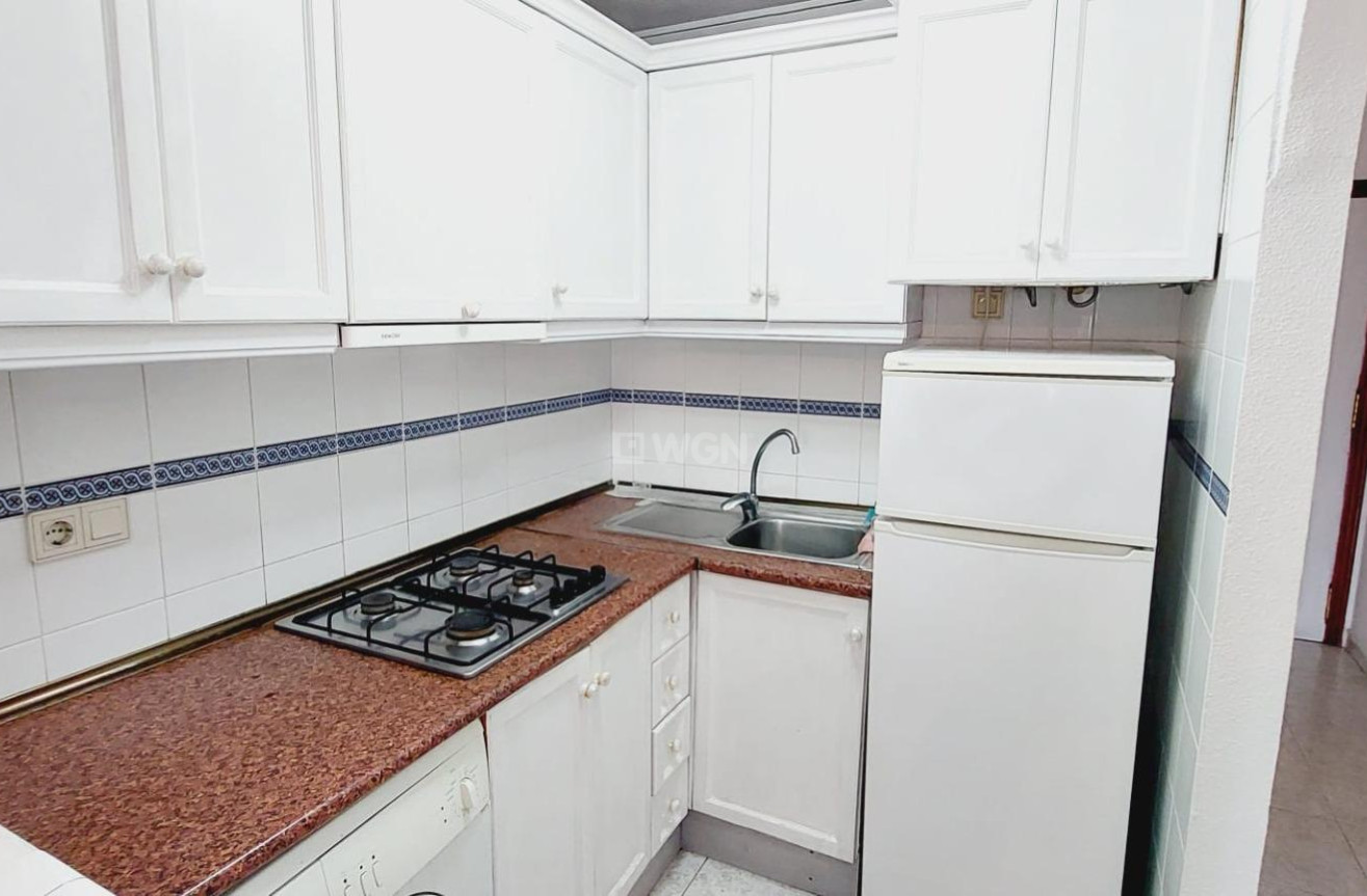 Odsprzedaż - Mieszkanie w bloku - Torrevieja - Estacion De Autobuses