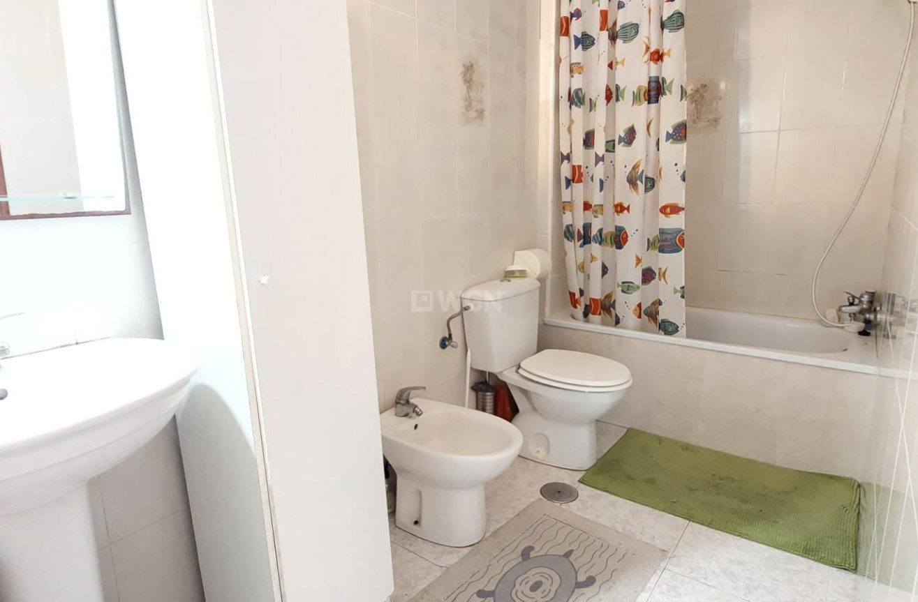 Odsprzedaż - Mieszkanie w bloku - Torrevieja - Estacion De Autobuses