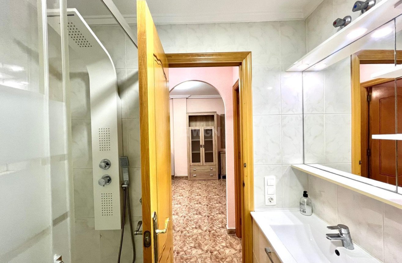 Reventa - Apartamento / piso - Torrevieja - Estacion De Autobuses