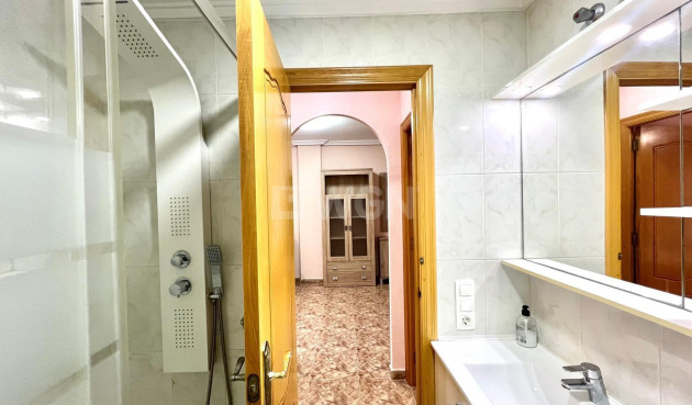 Reventa - Apartamento / piso - Torrevieja - Estacion De Autobuses