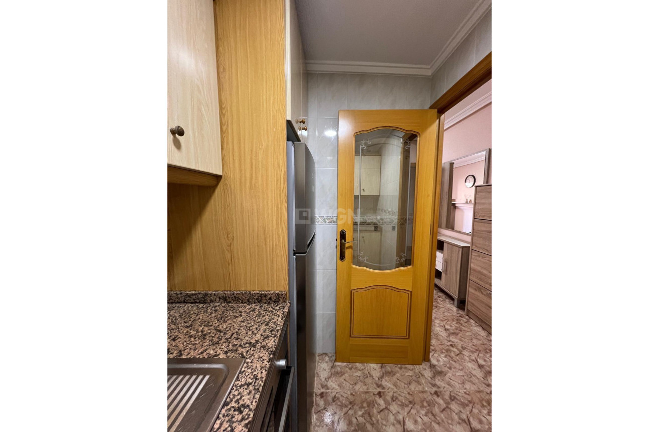 Reventa - Apartamento / piso - Torrevieja - Estacion De Autobuses