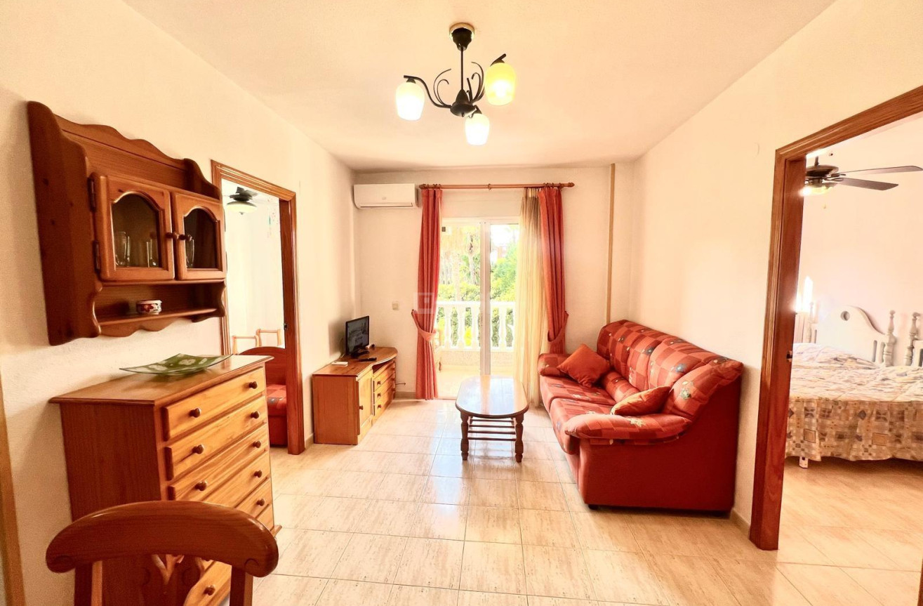 Resale - Apartment / flat - Torrevieja - Acequion