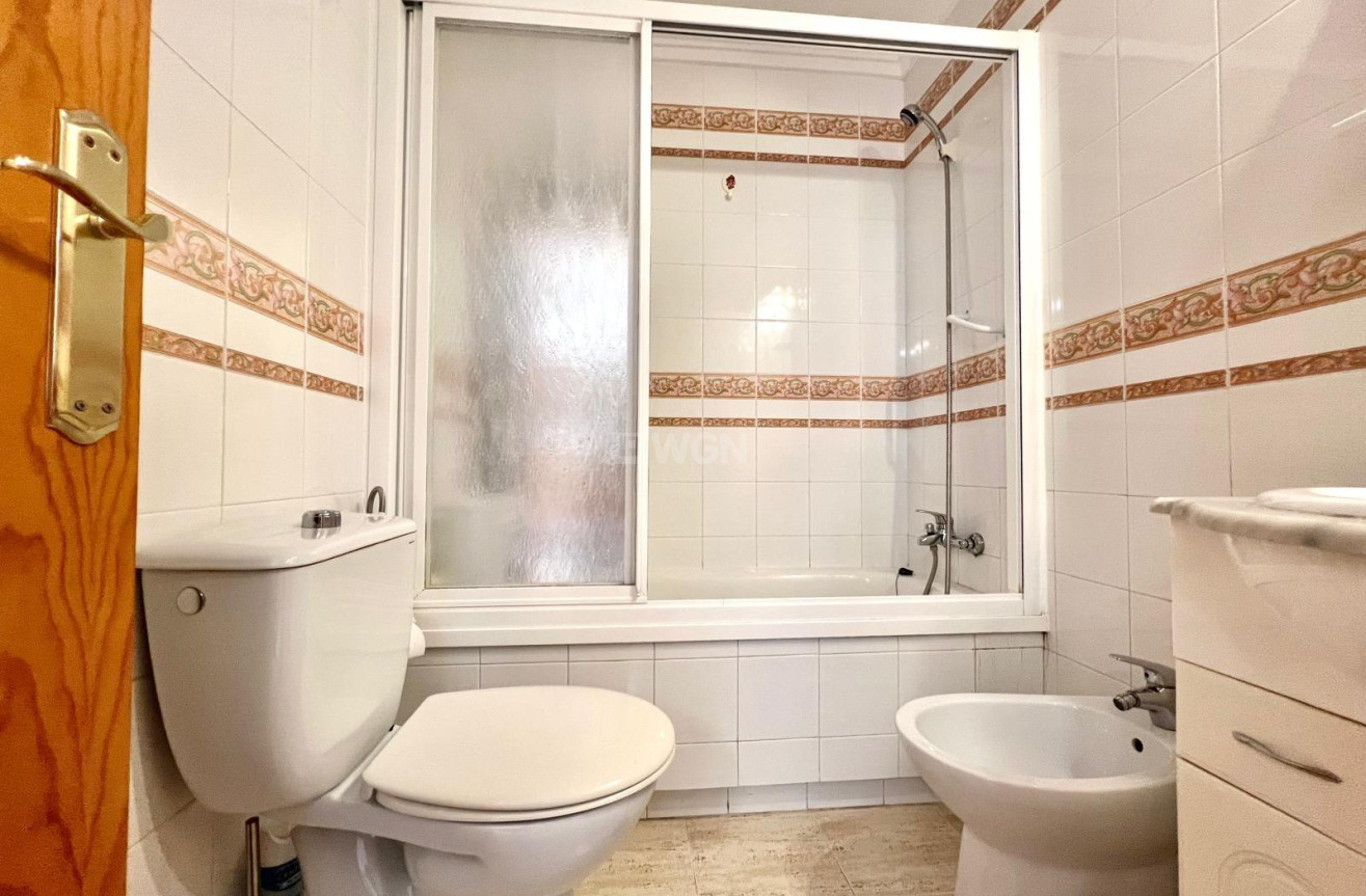 Resale - Apartment / flat - Torrevieja - Acequion