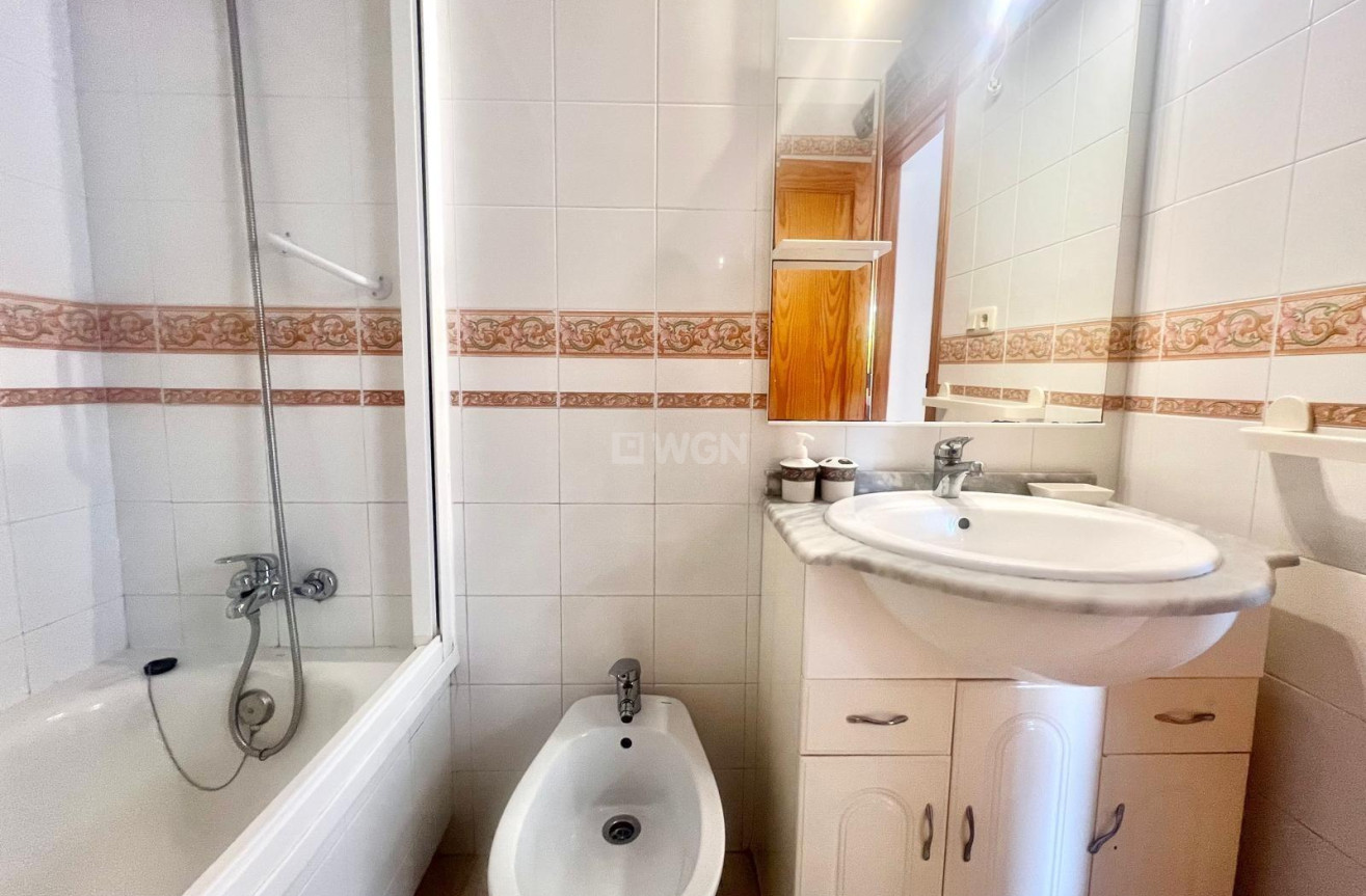 Resale - Apartment / flat - Torrevieja - Acequion