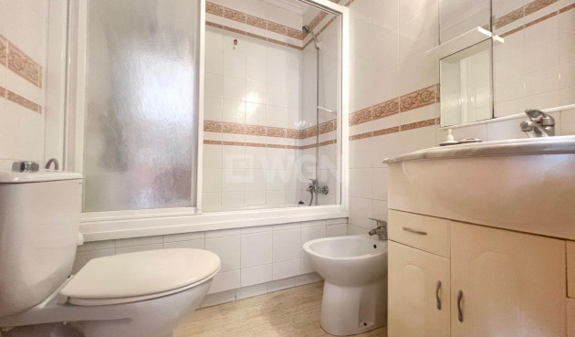 Resale - Apartment / flat - Torrevieja - Acequion