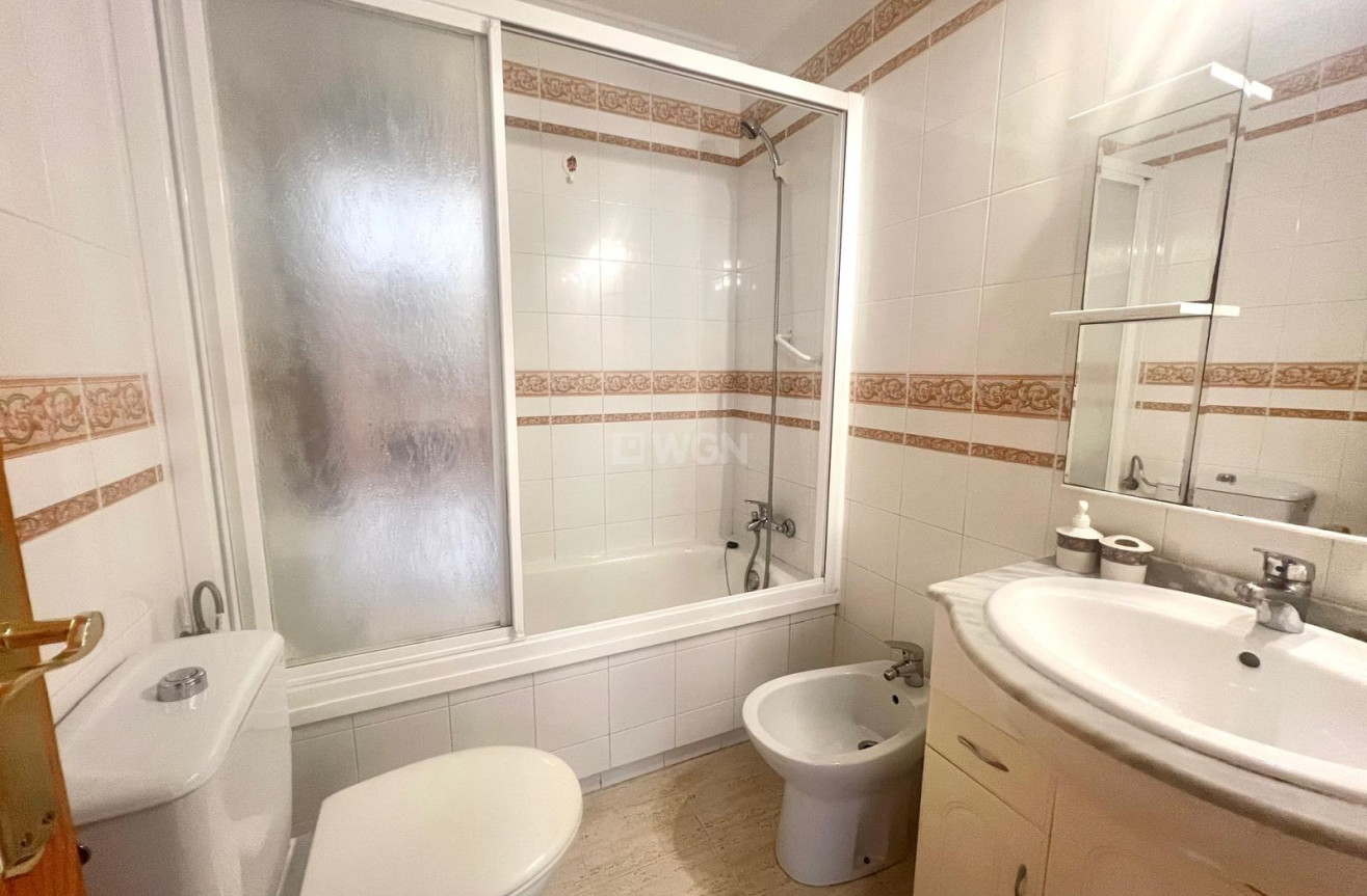 Resale - Apartment / flat - Torrevieja - Acequion