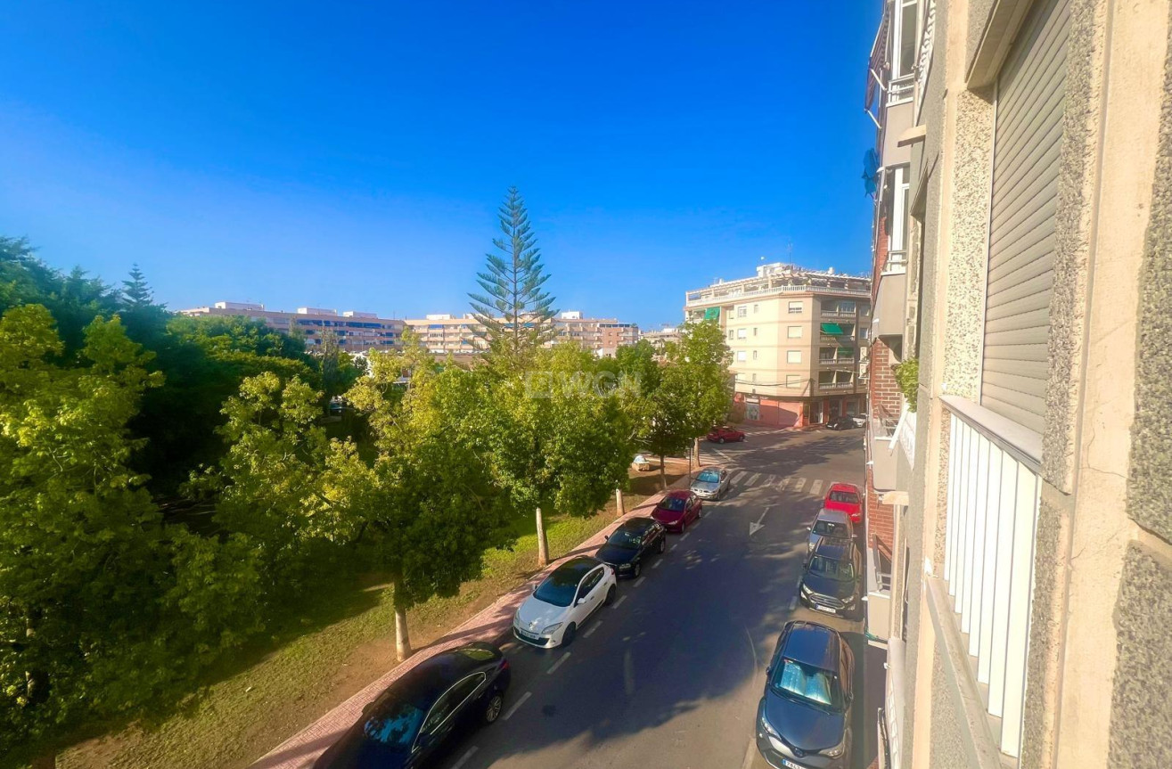 Resale - Apartment / flat - Torrevieja - Acequion