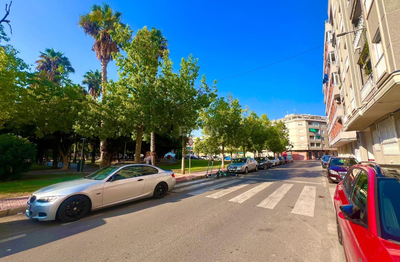 Resale - Apartment / flat - Torrevieja - Acequion