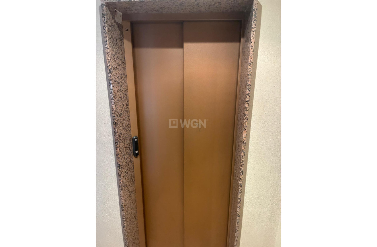 Odsprzedaż - Mieszkanie w bloku - Almoradí - Centro