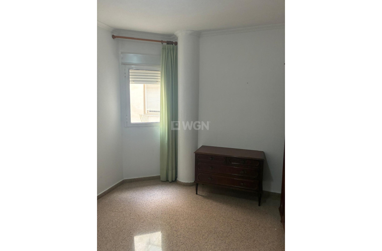 Odsprzedaż - Mieszkanie w bloku - Almoradí - Centro