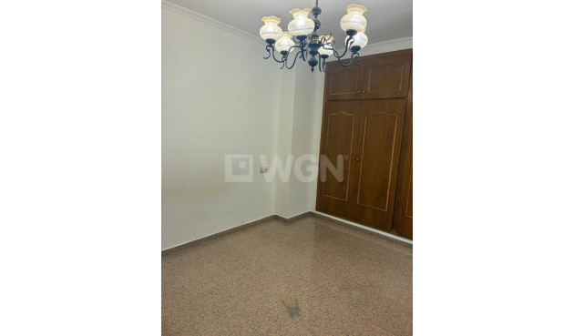 Odsprzedaż - Mieszkanie w bloku - Almoradí - Centro