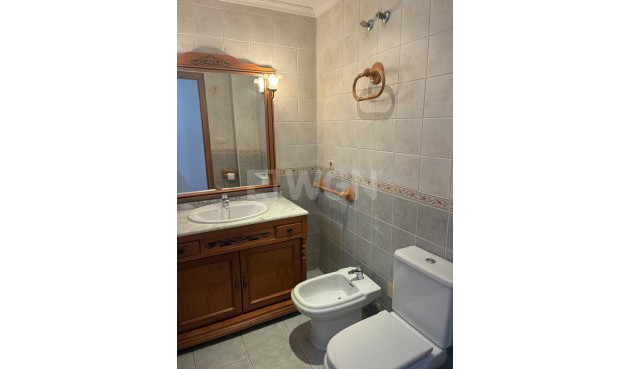 Odsprzedaż - Mieszkanie w bloku - Almoradí - Centro