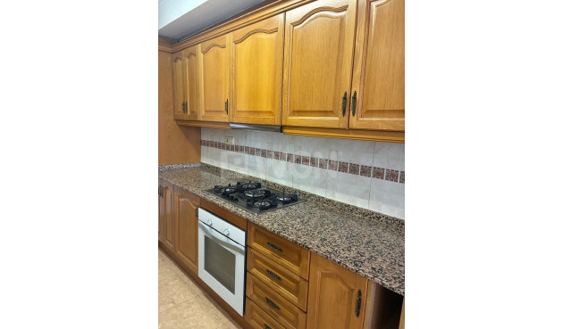 Odsprzedaż - Mieszkanie w bloku - Almoradí - Centro