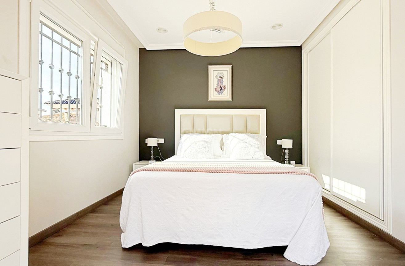 Resale - Villa - Orihuela Costa - Costa Blanca