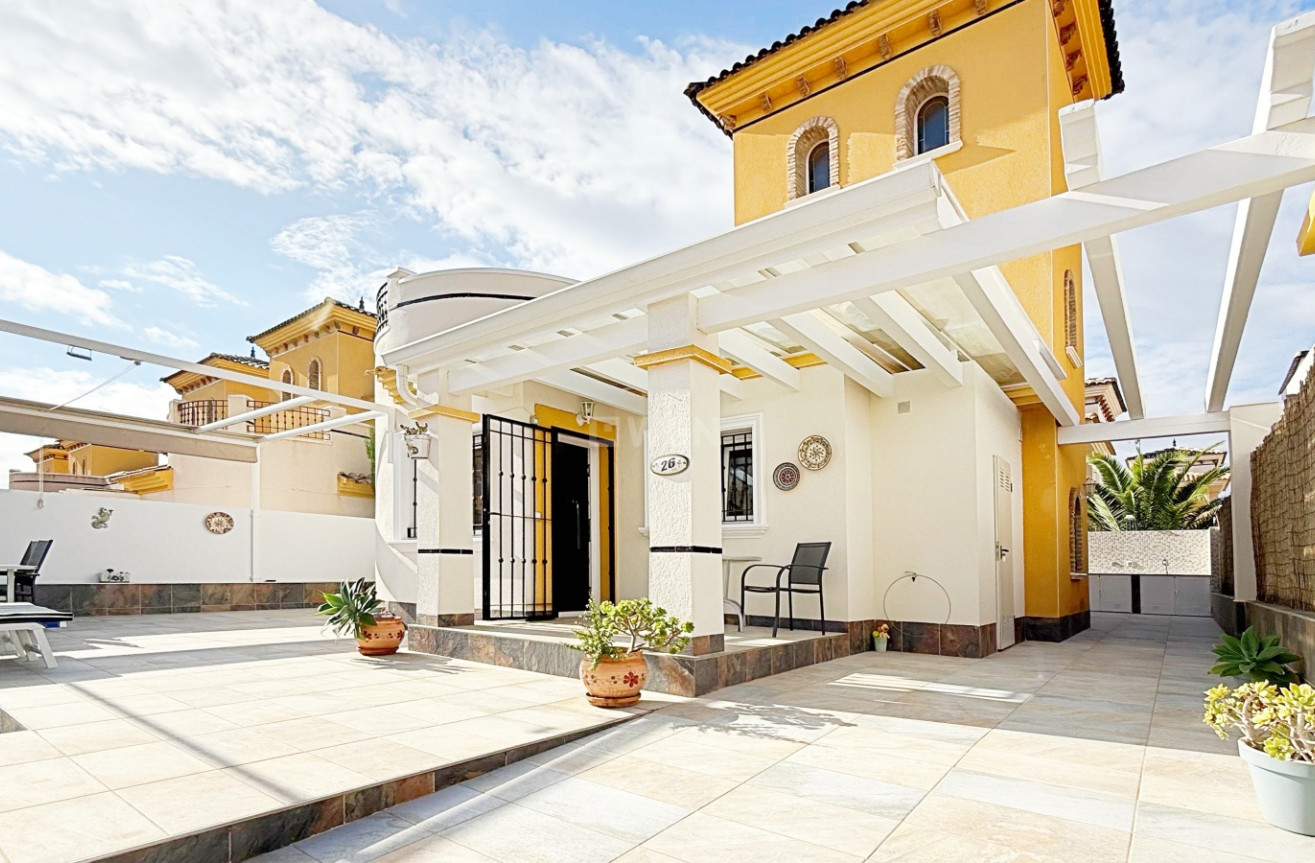 Resale - Villa - Orihuela Costa - Costa Blanca