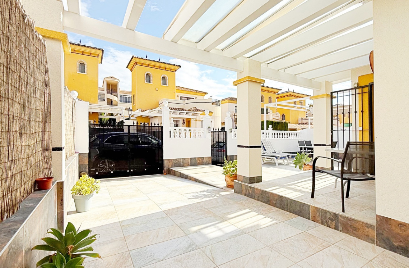 Resale - Villa - Orihuela Costa - Costa Blanca