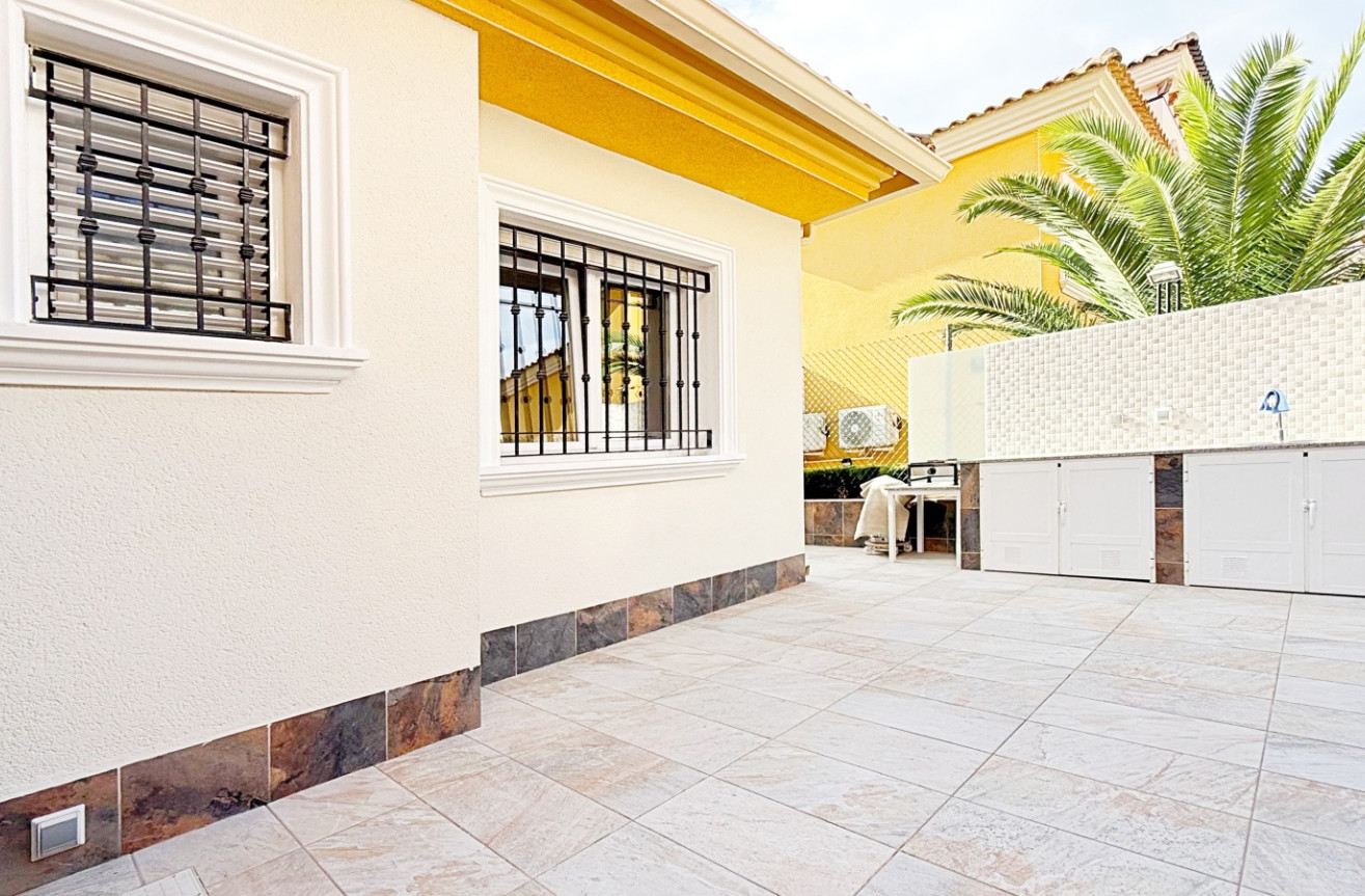 Resale - Villa - Orihuela Costa - Costa Blanca