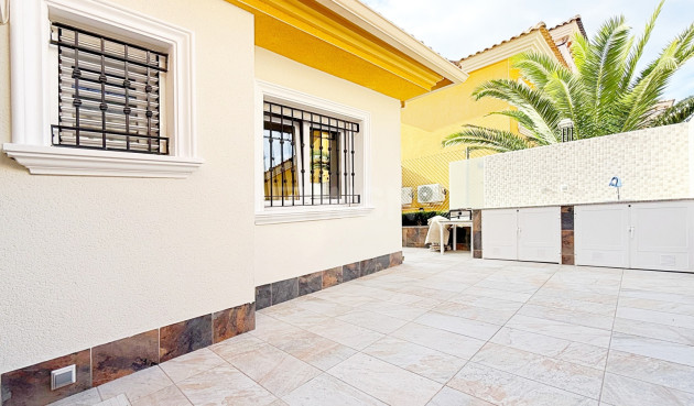 Resale - Villa - Orihuela Costa - Costa Blanca