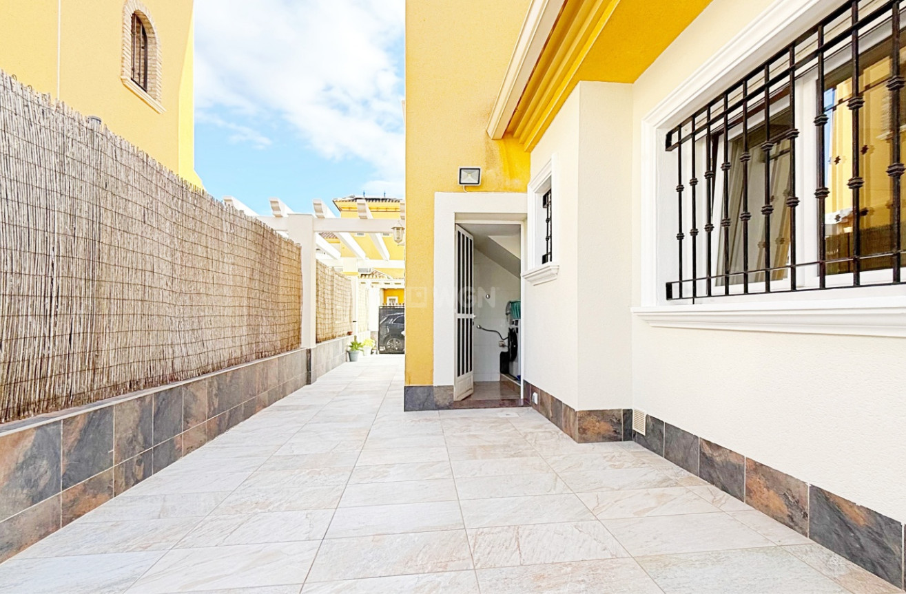 Resale - Villa - Orihuela Costa - Costa Blanca