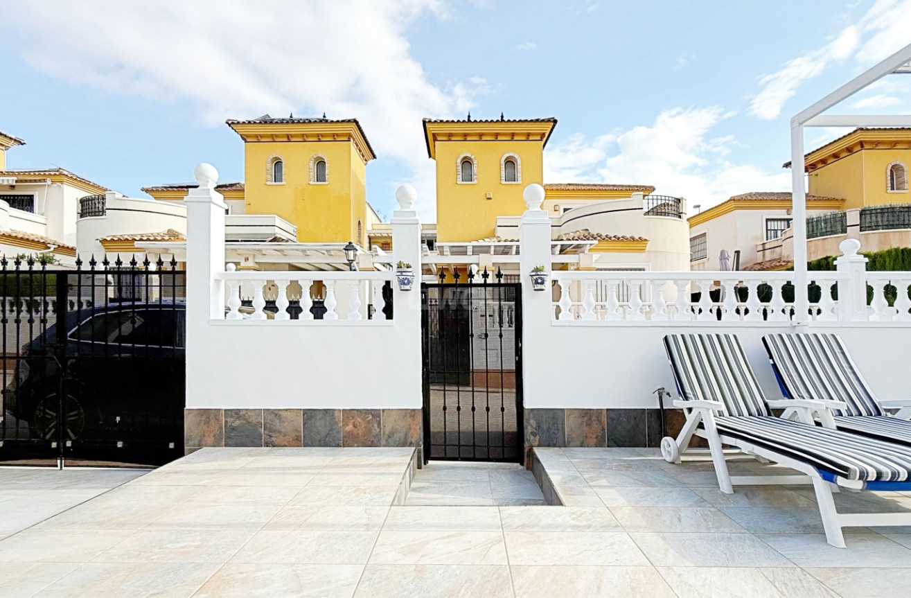 Resale - Villa - Orihuela Costa - Costa Blanca