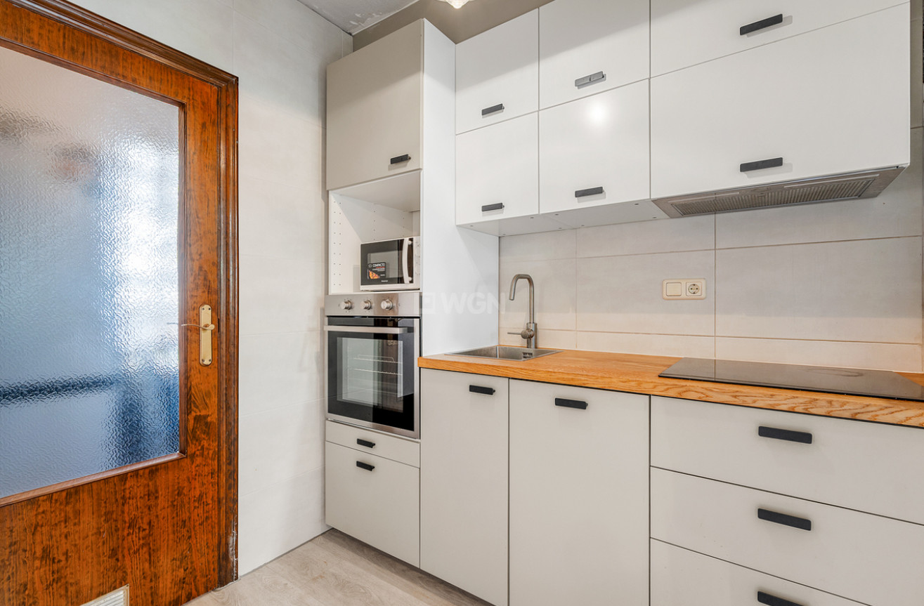 Odsprzedaż - Mieszkanie w bloku - Torrevieja - Costa Blanca