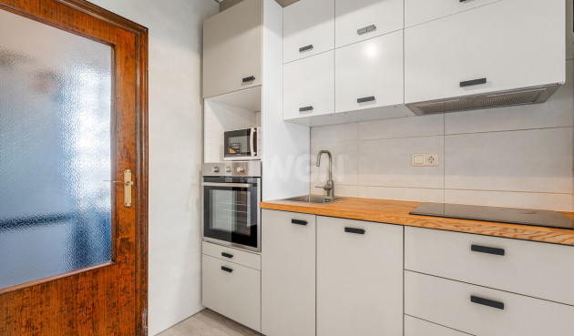 Odsprzedaż - Mieszkanie w bloku - Torrevieja - Costa Blanca