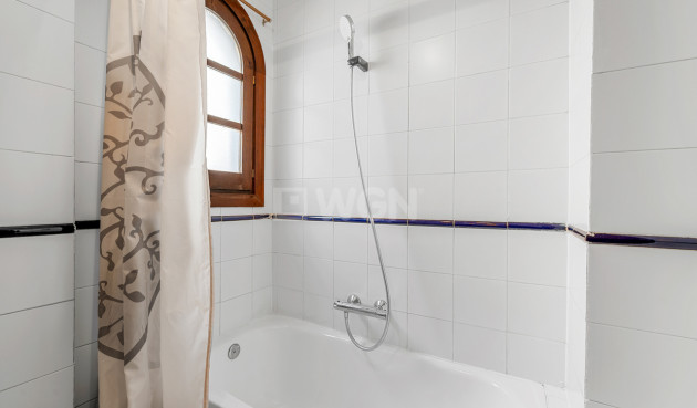 Odsprzedaż - Mieszkanie w bloku - Torrevieja - Costa Blanca