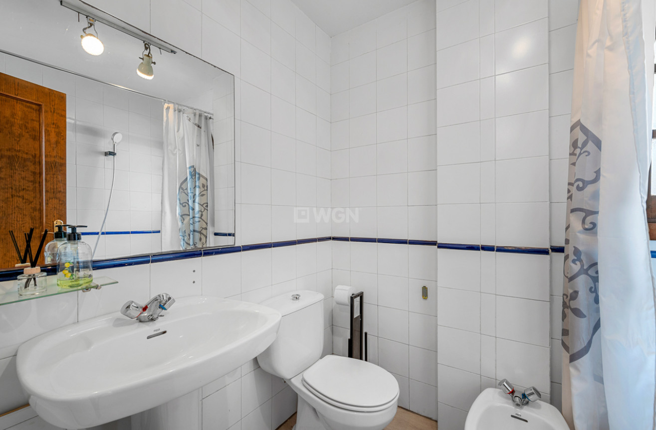 Odsprzedaż - Mieszkanie w bloku - Torrevieja - Costa Blanca