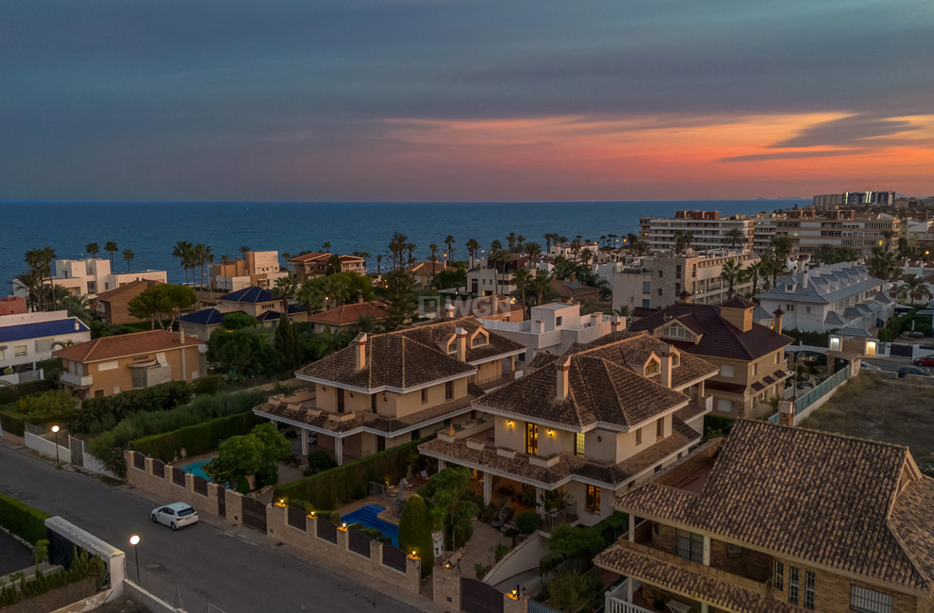 Odsprzedaż - Villa - Torrevieja - Costa Blanca