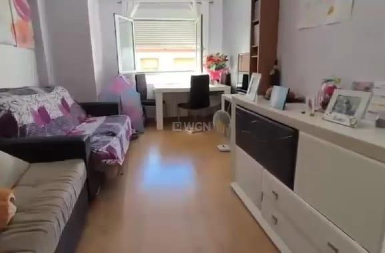 Odsprzedaż - Mieszkanie w bloku - Torrevieja