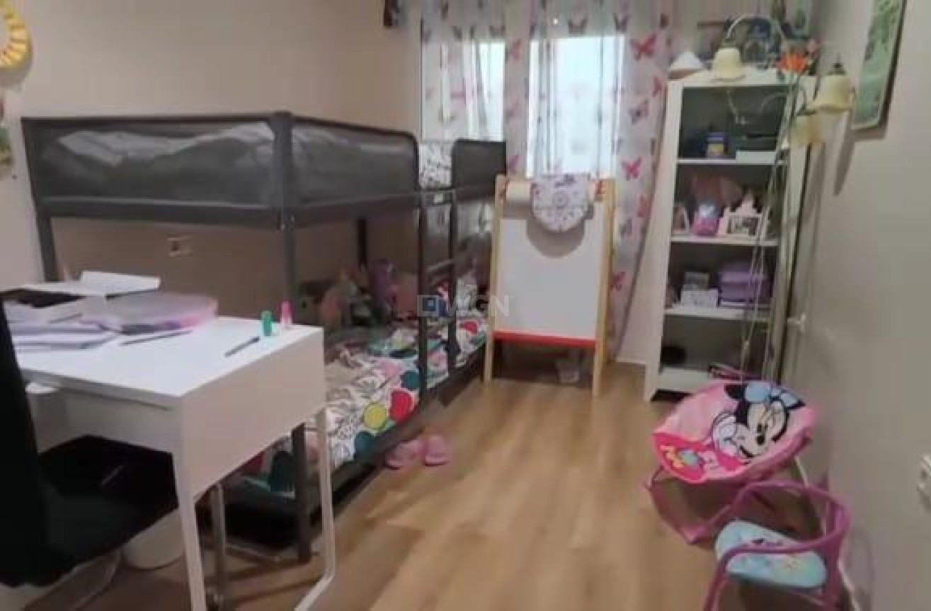 Odsprzedaż - Mieszkanie w bloku - Torrevieja