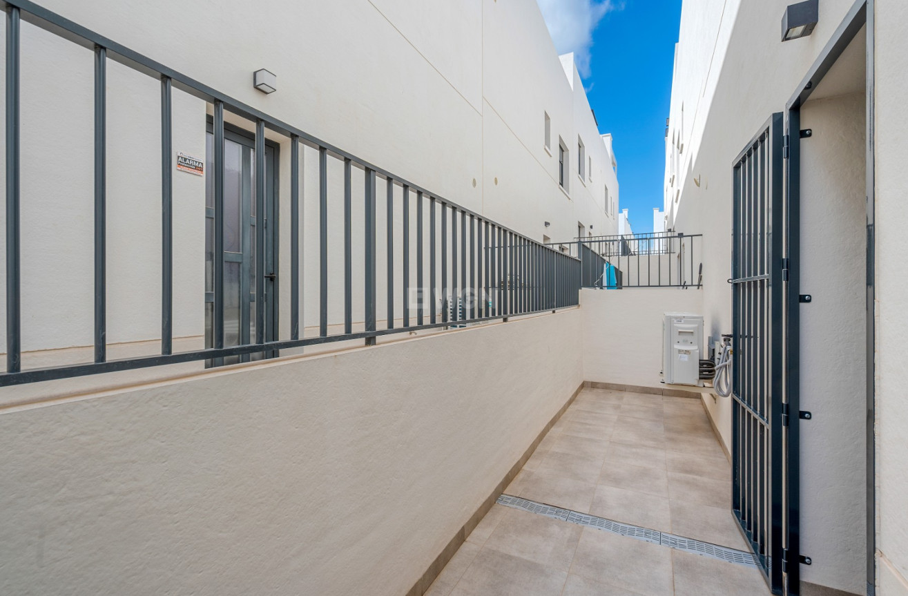 Odsprzedaż - Mieszkanie w bloku - San Miguel de Salinas - Inland