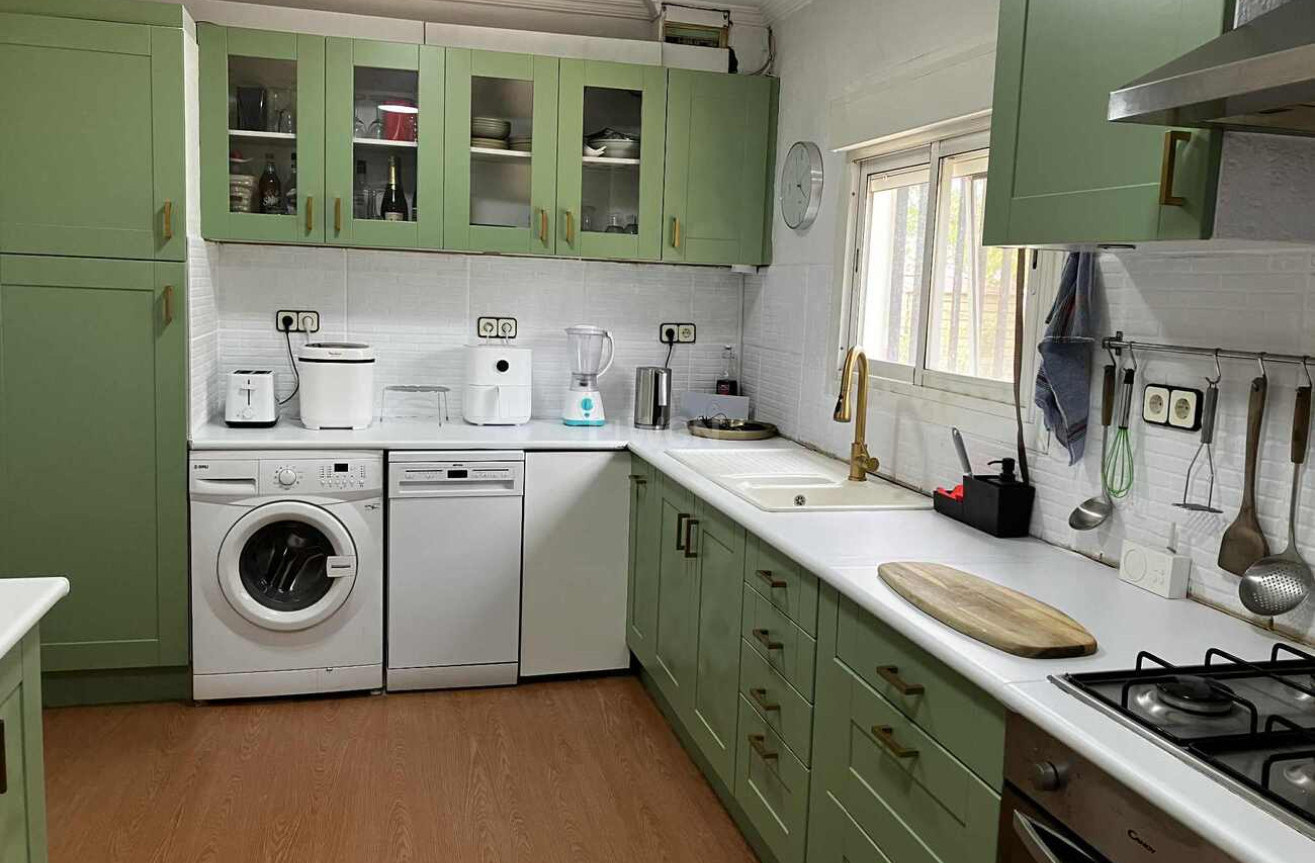 Odsprzedaż - Villa - Biar - Costa Blanca