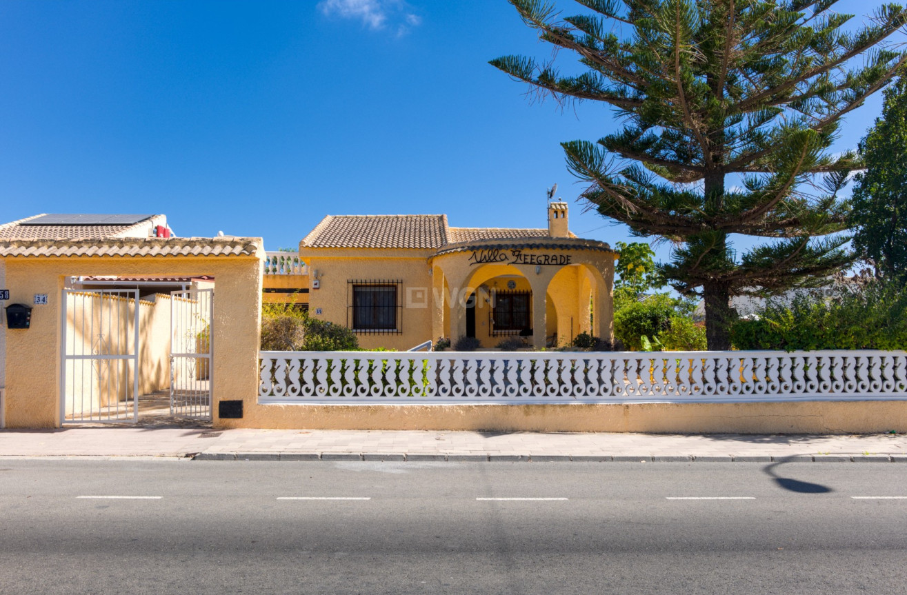Resale - Villa - La Siesta - Costa Blanca