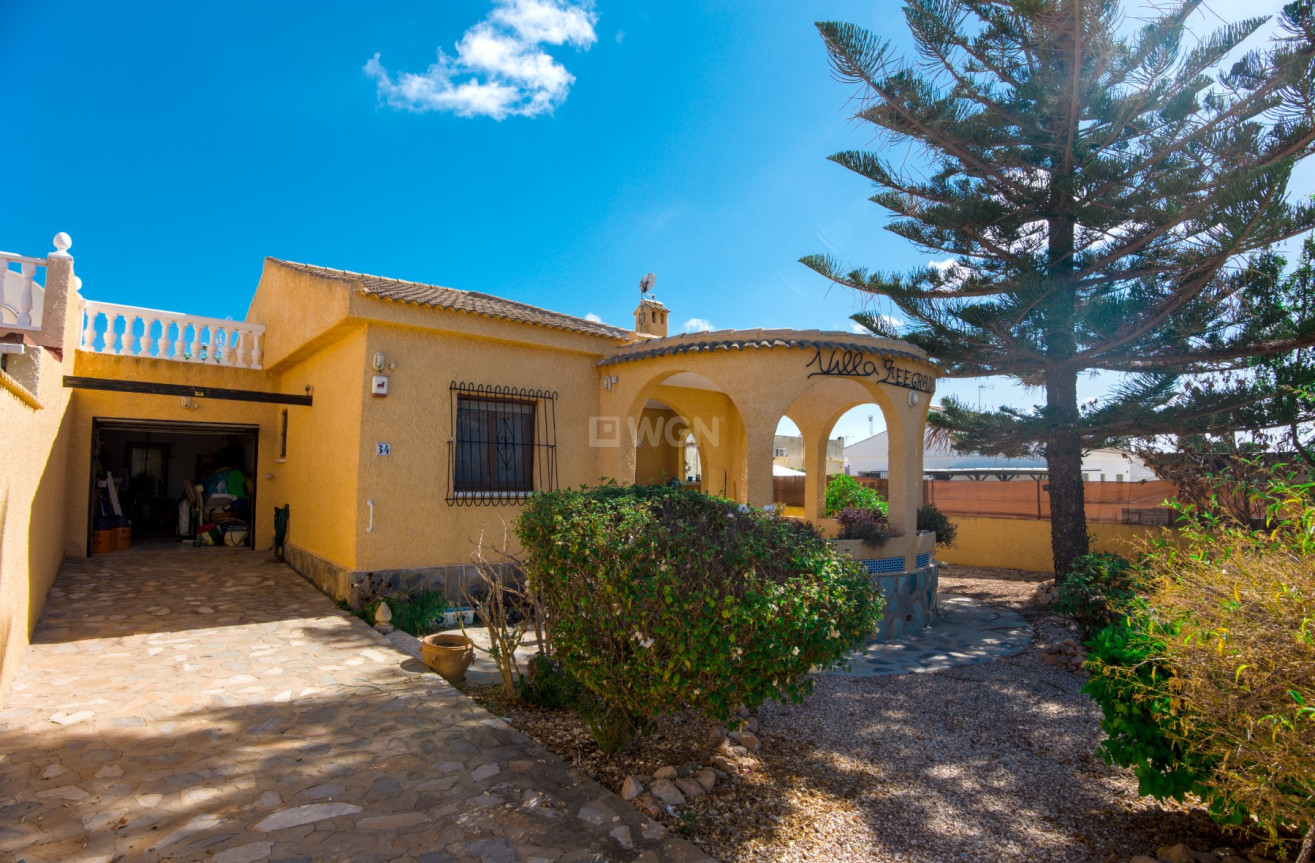 Resale - Villa - La Siesta - Costa Blanca