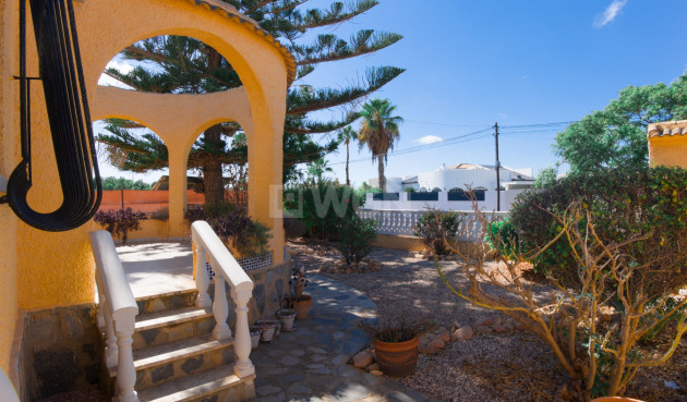Resale - Villa - La Siesta - Costa Blanca
