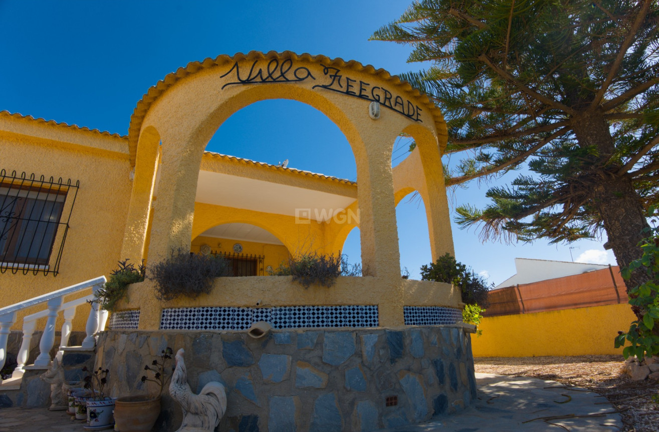 Resale - Villa - La Siesta - Costa Blanca