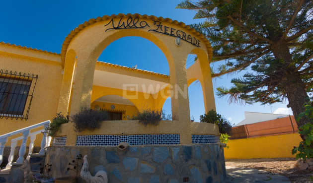 Resale - Villa - La Siesta - Costa Blanca