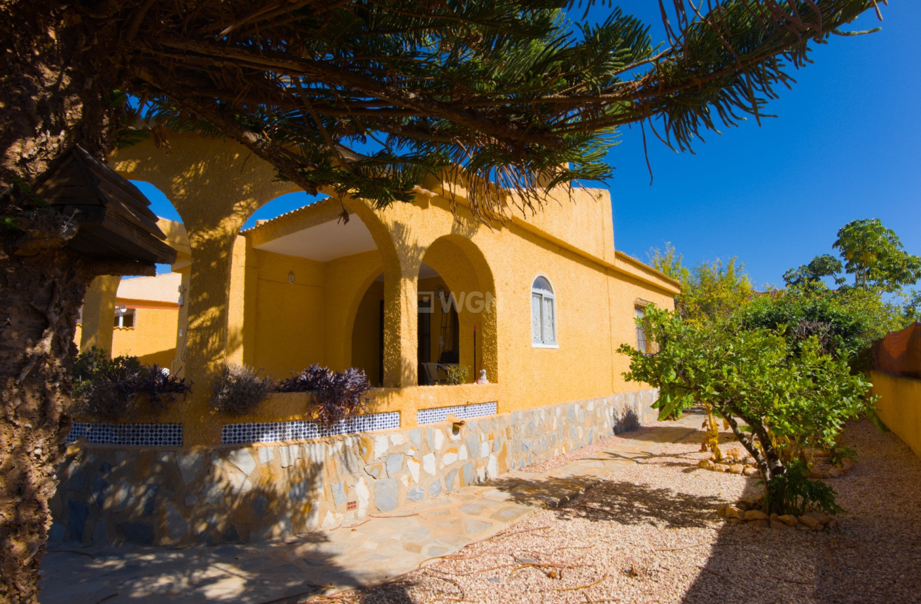 Resale - Villa - La Siesta - Costa Blanca
