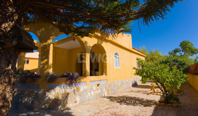 Resale - Villa - La Siesta - Costa Blanca