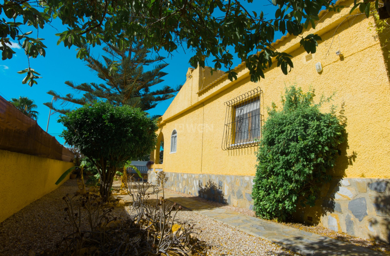 Resale - Villa - La Siesta - Costa Blanca