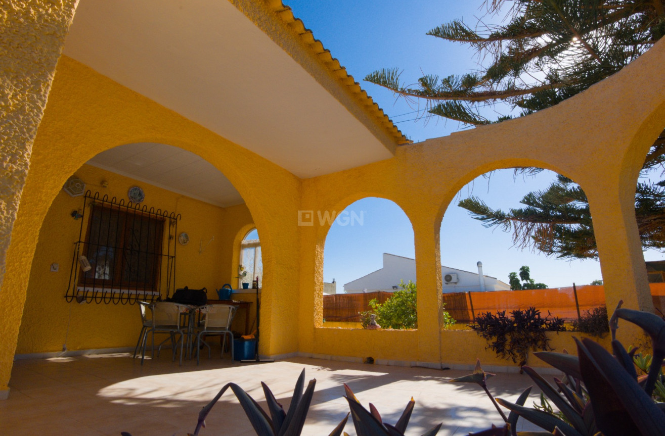 Resale - Villa - La Siesta - Costa Blanca