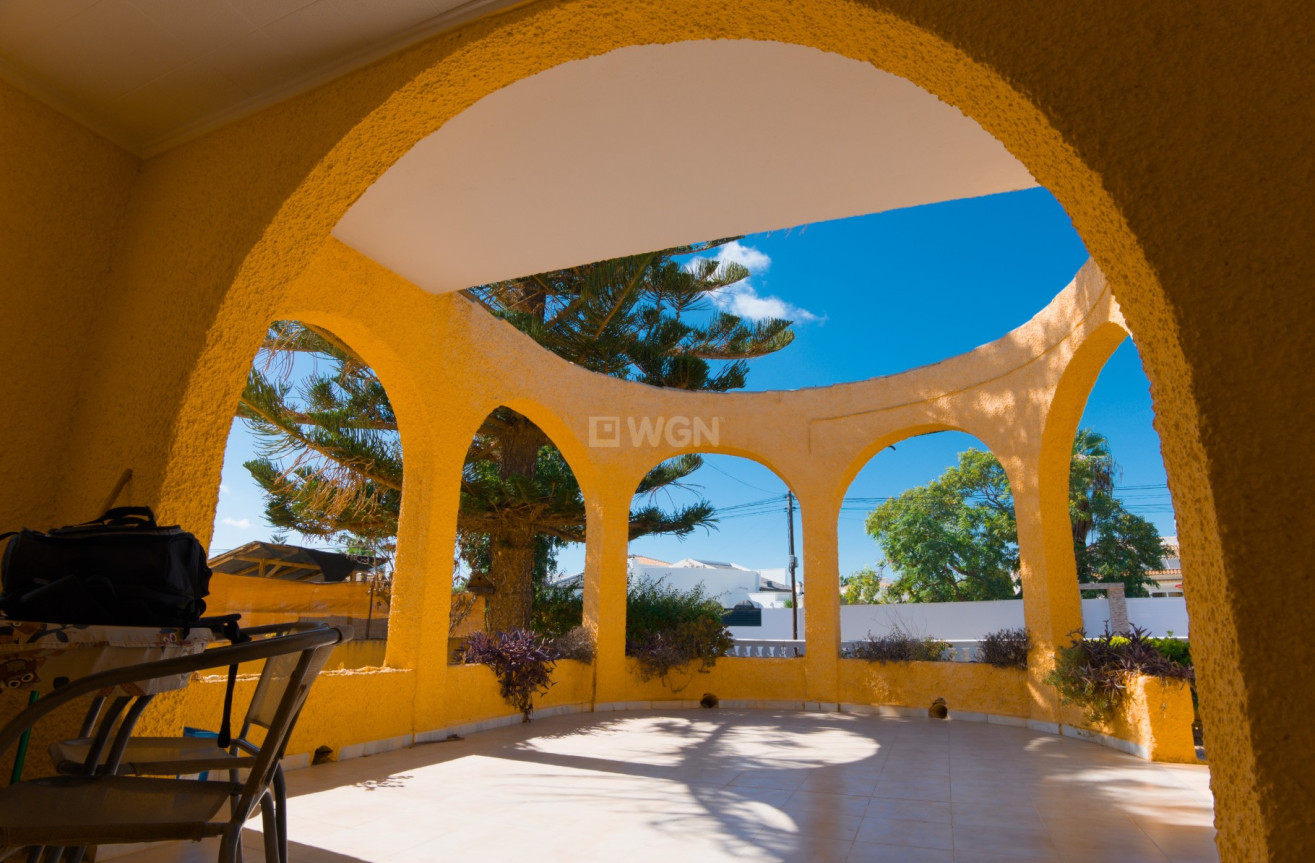 Resale - Villa - La Siesta - Costa Blanca