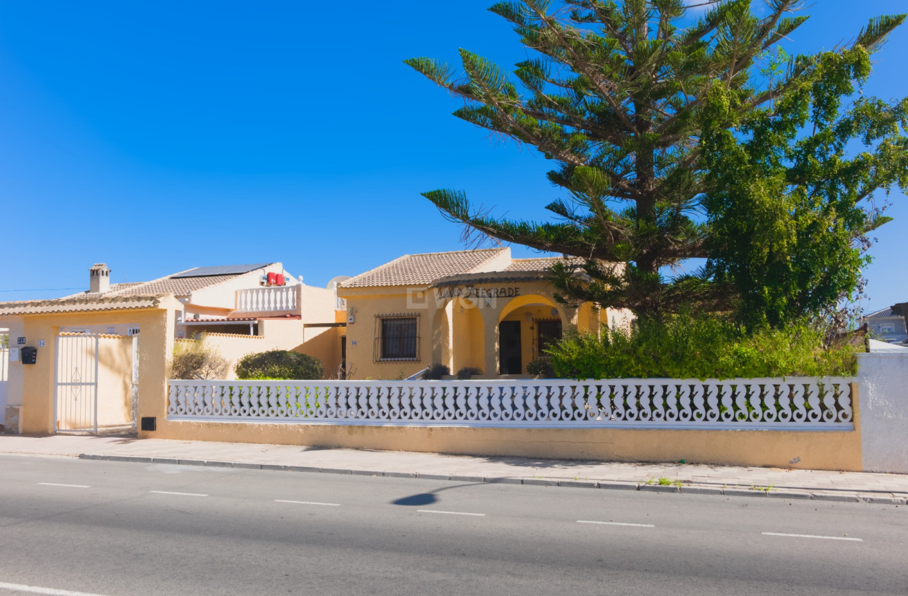 Resale - Villa - La Siesta - Costa Blanca