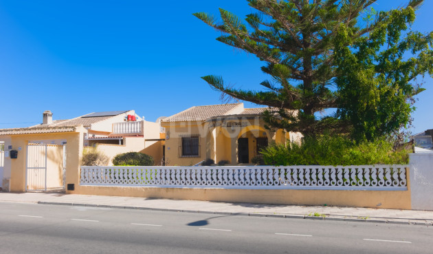 Resale - Villa - La Siesta - Costa Blanca