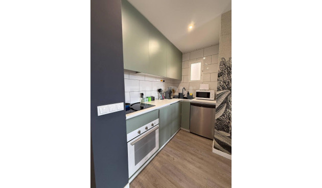 Odsprzedaż - Mieszkanie w bloku - Torrevieja - Centro