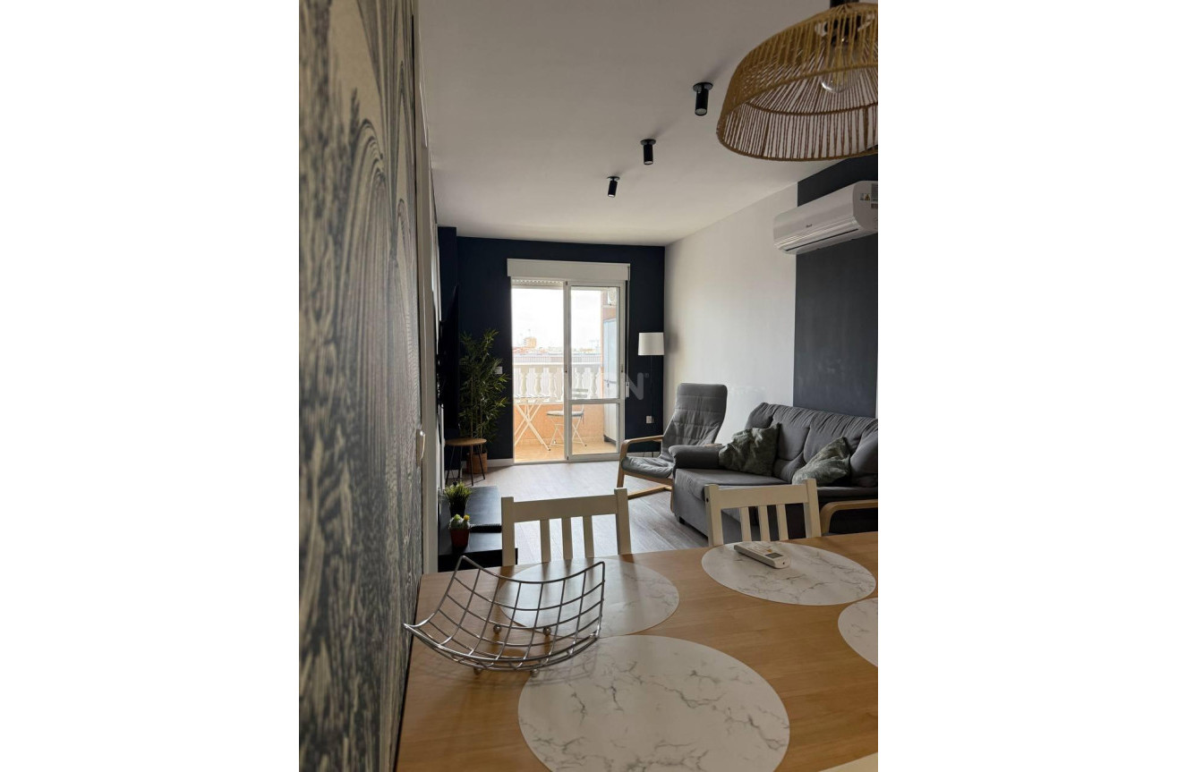 Odsprzedaż - Mieszkanie w bloku - Torrevieja - Centro