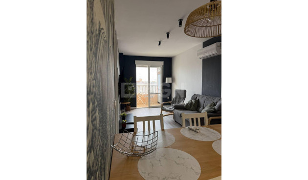 Odsprzedaż - Mieszkanie w bloku - Torrevieja - Centro