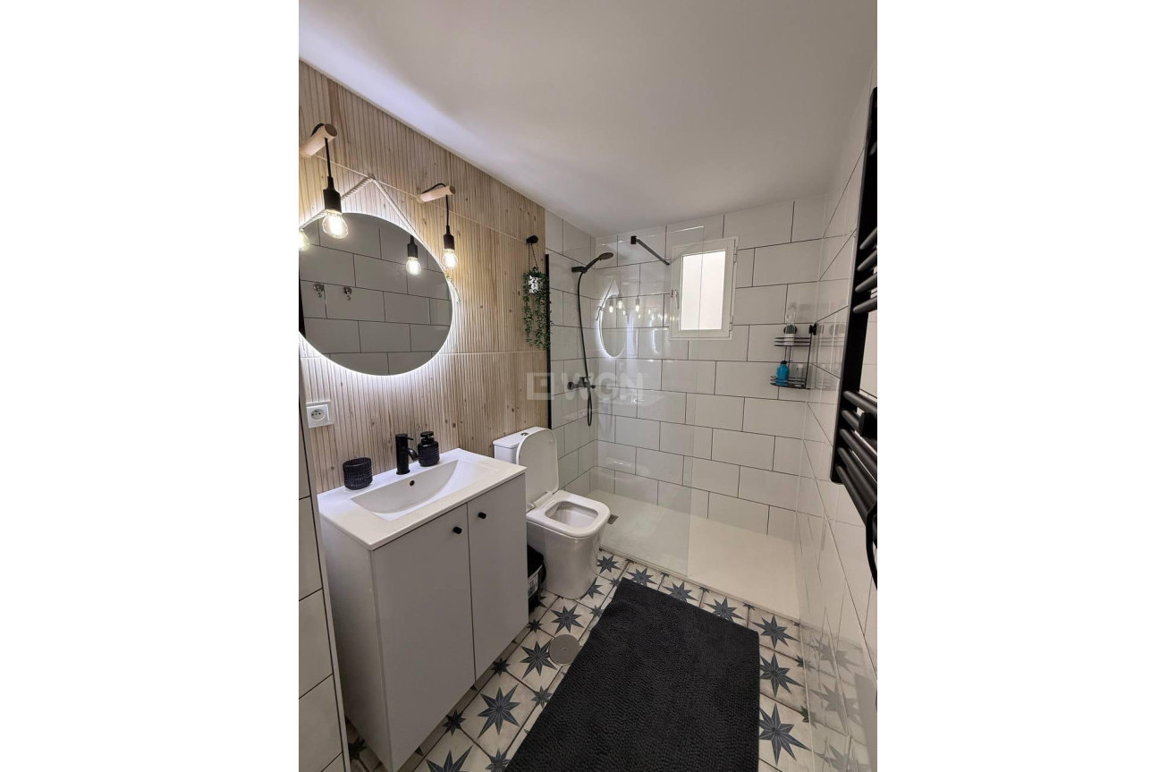 Odsprzedaż - Mieszkanie w bloku - Torrevieja - Centro