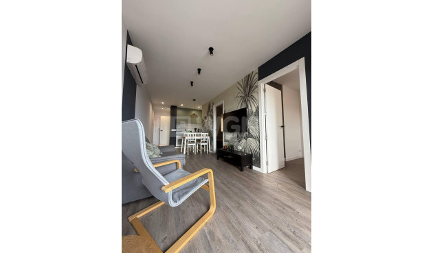 Odsprzedaż - Mieszkanie w bloku - Torrevieja - Centro